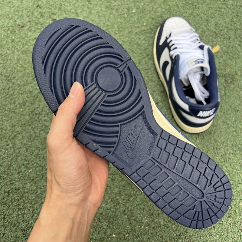 Nike Dunk Vintage Navy Sneaker