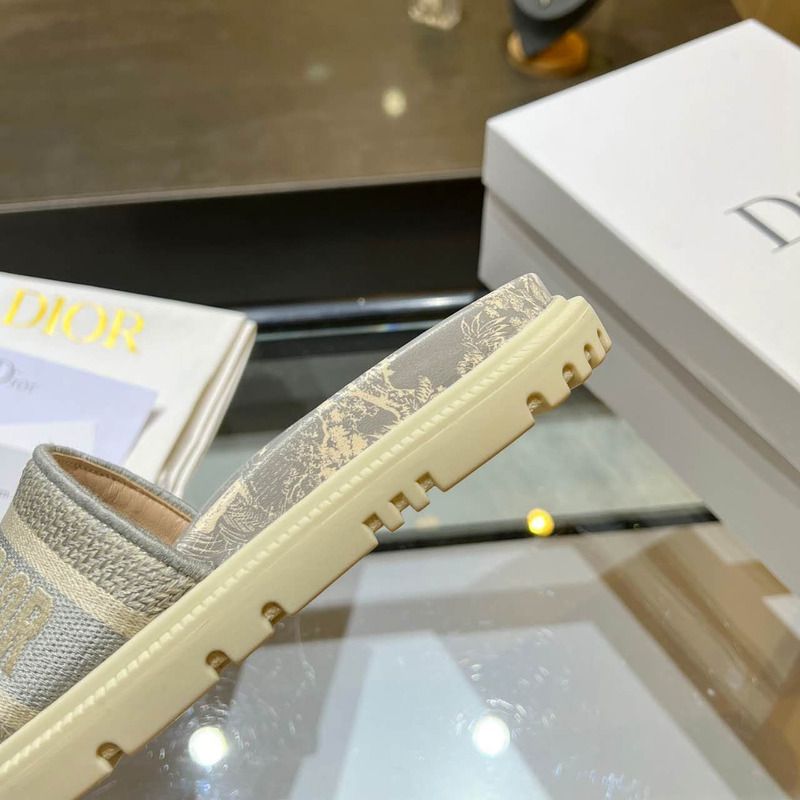 D*or 2020 spring embroidered slides in beige
