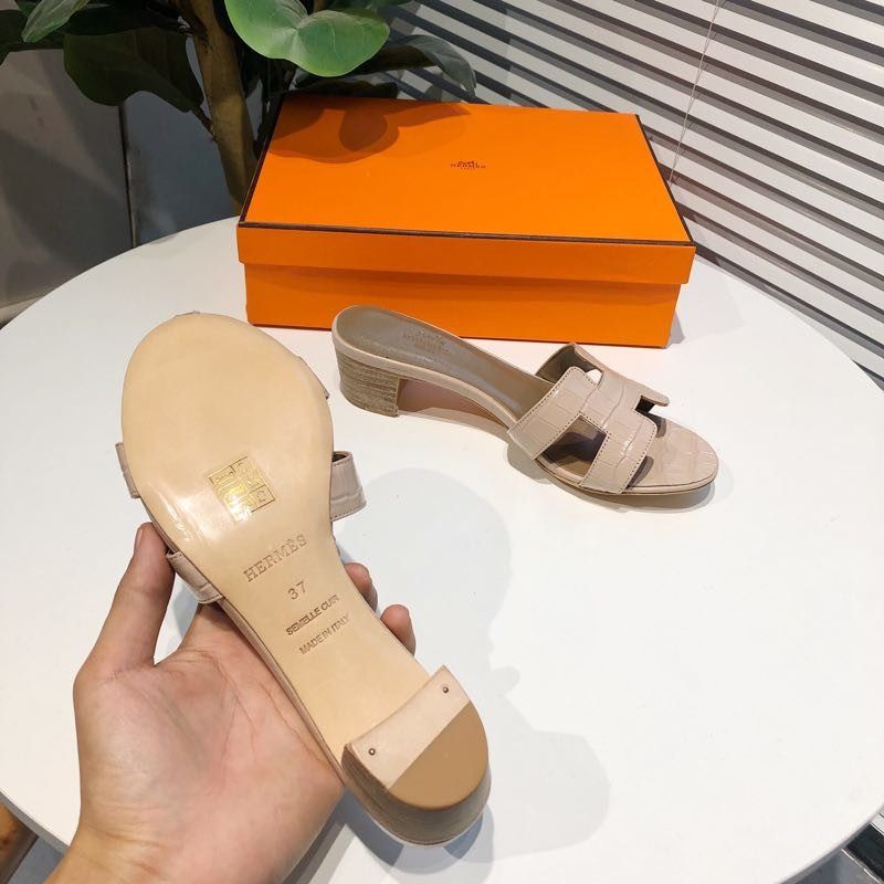 H**mes oasis crocodile sandals in bisque