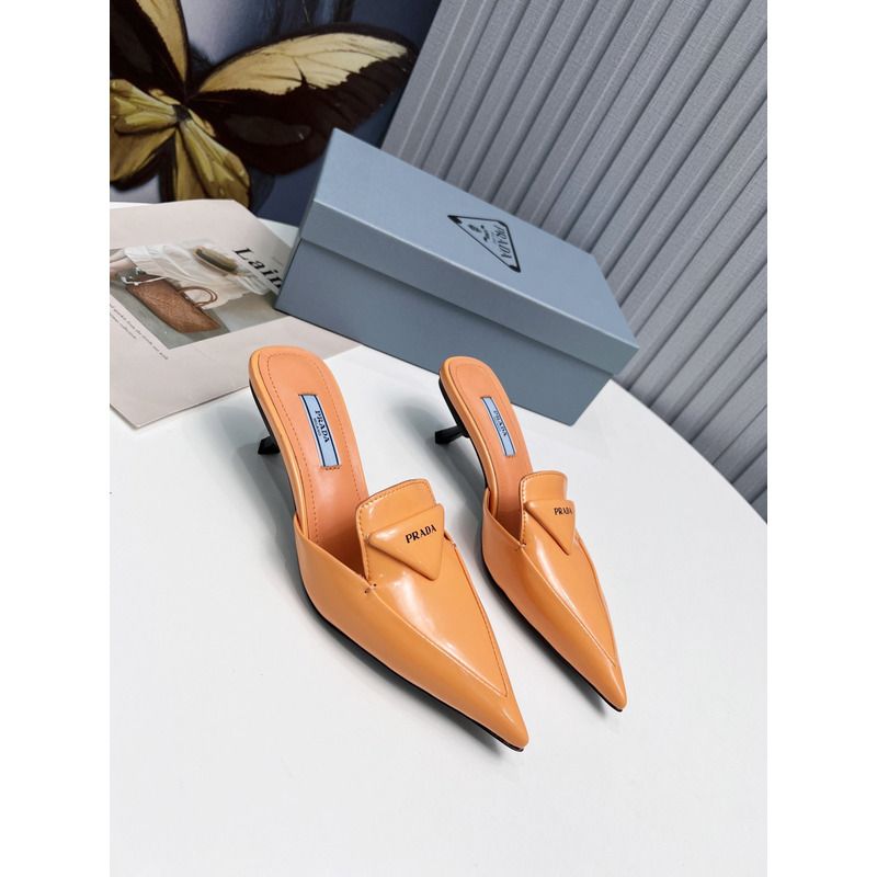Pra*a logo patent leather pointy toe mule in orange