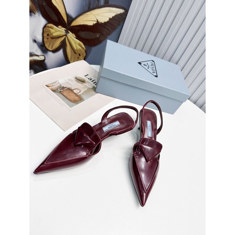 Pra*a logo patent leather pointy toe mule in wine