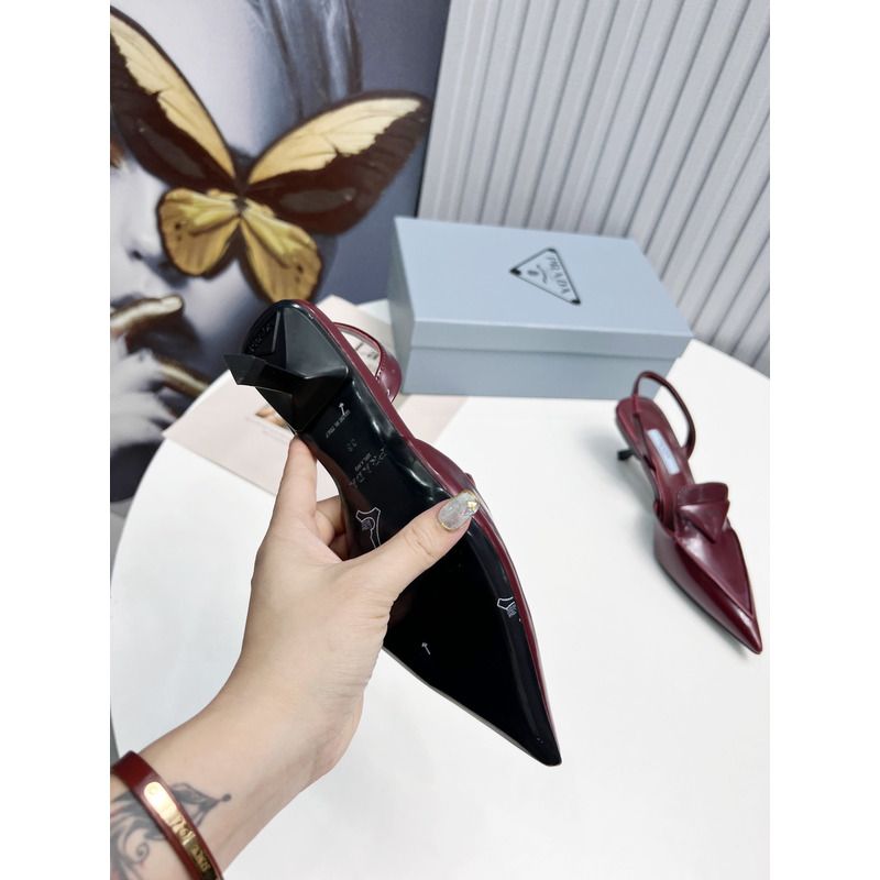 Pra*a logo patent leather pointy toe mule in wine
