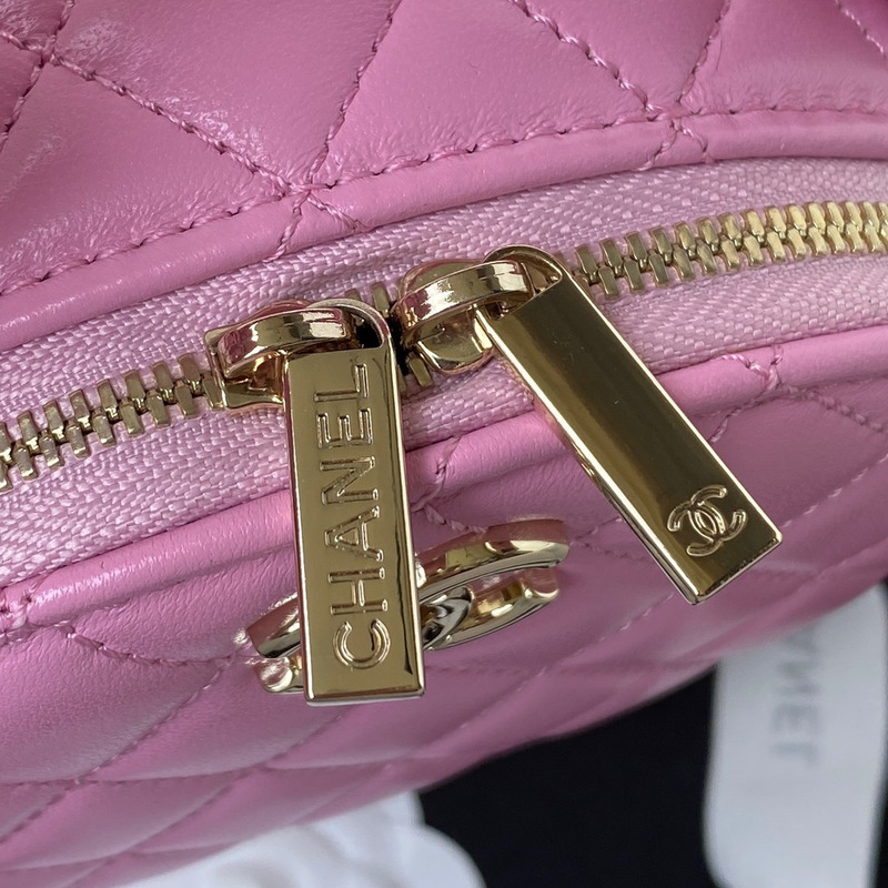 Ch*el vanity case - shiny lambskin & gold-tone metal pink