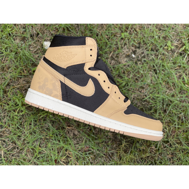 Air Jordan 1 High OG Sneaker Apricot/Black-White