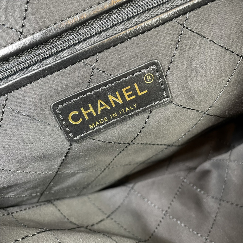Ch*el 22 handbag shiny calfskin gold-tone & metal black