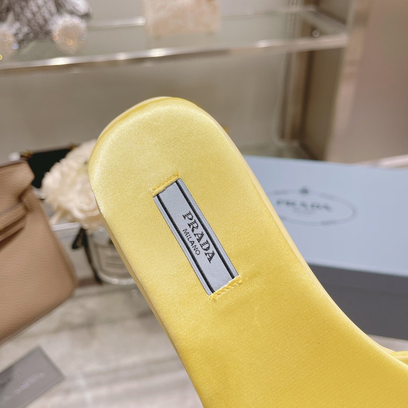 pra*a Di*m*nd slides yellow