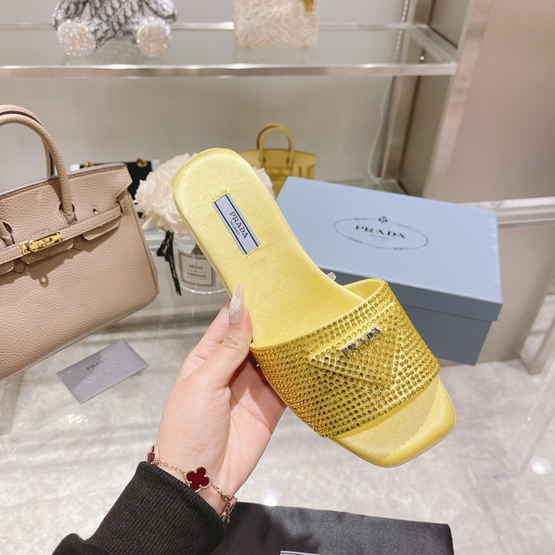 pra*a Di*m*nd slides yellow