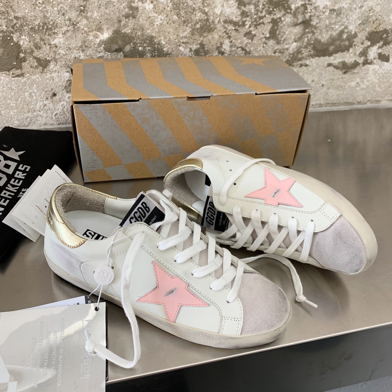 golden goose men’s S*per-star sneakers with pink star and golden heel tab