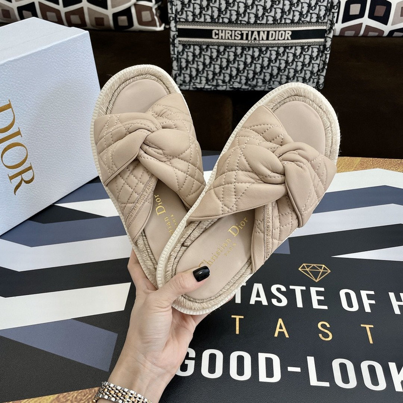 D*or dtwist-slipper leather with cannage motif beige