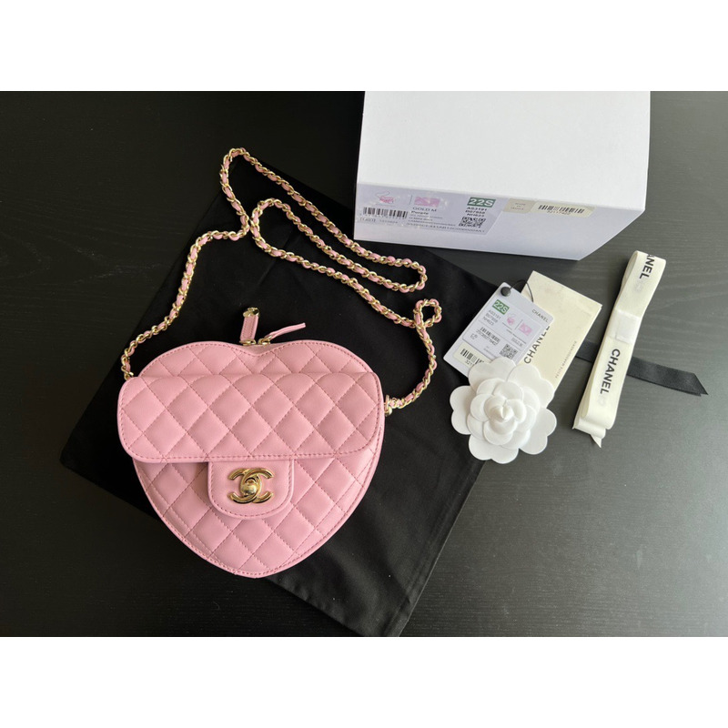 Ch*el heart bag sheepskin & gold-tone metal coral pink
