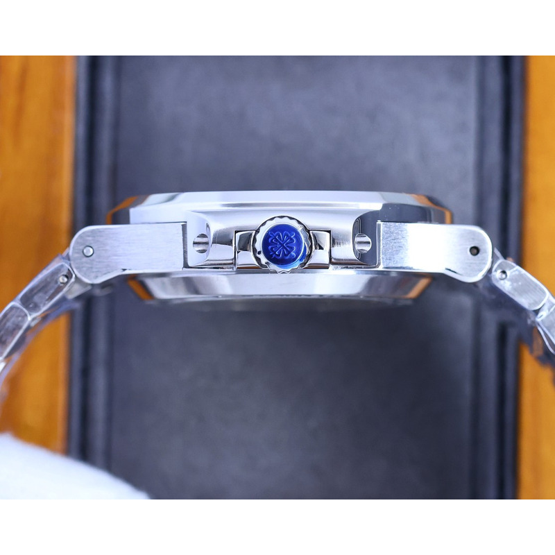 patek philippe nautilus 5719 blue emerald Di*m*nds