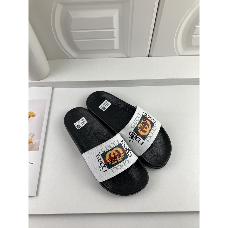 G*u*i sandal motif slide