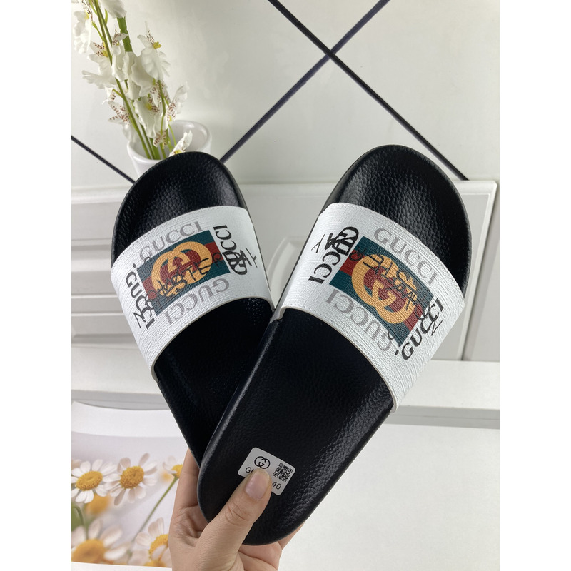 G*u*i sandal motif slide