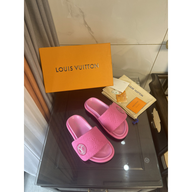 l**is V*t*n pool pillow comfortable slippers fuchsia