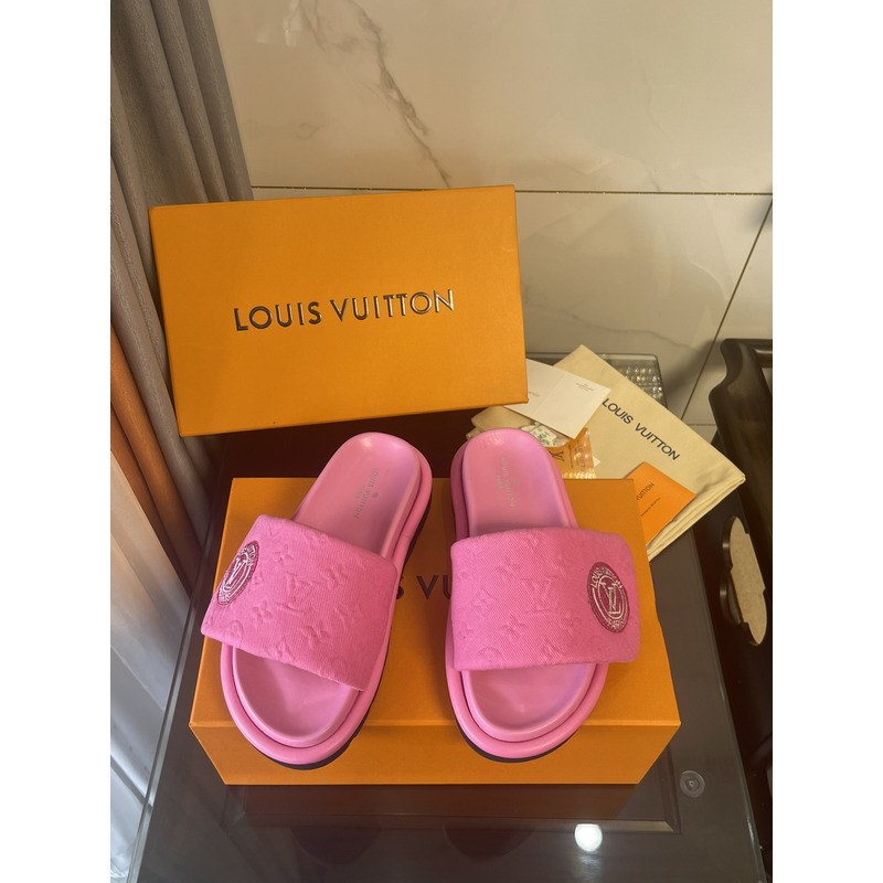 l**is V*t*n pool pillow comfortable slippers fuchsia