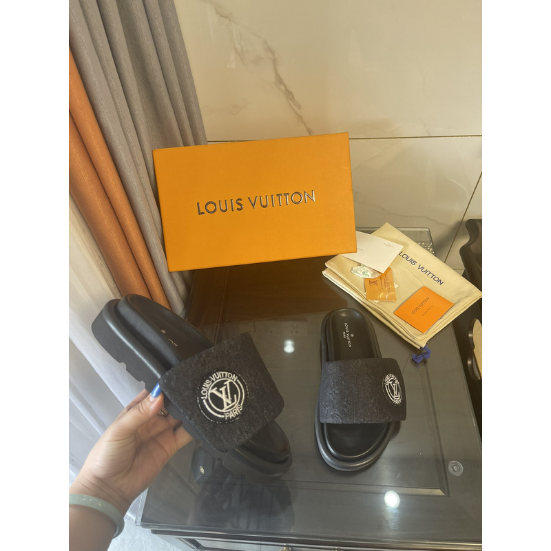 l**is V*t*n pool pillow comfort mules black