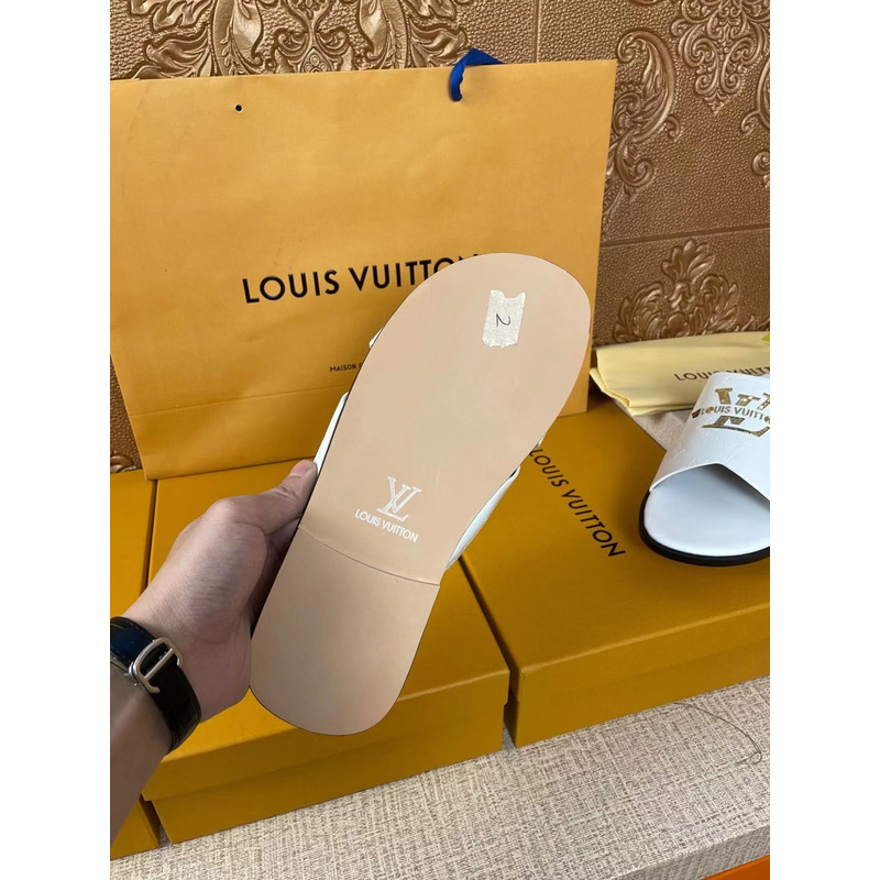 l**is V*t*n gold logo mules white