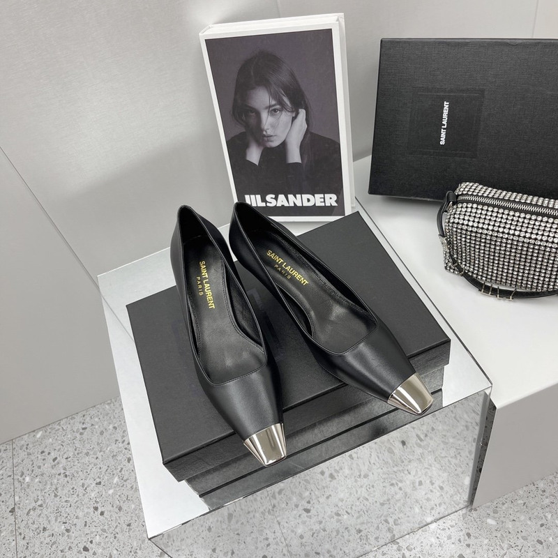 Saint Laurent Shiny Leather High Heel Black