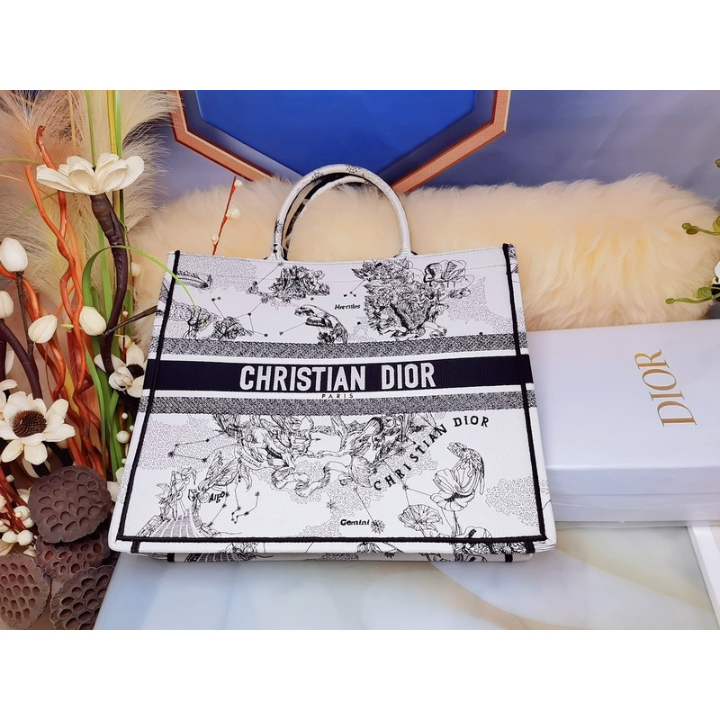 D*or constellation embroidered tote bag white