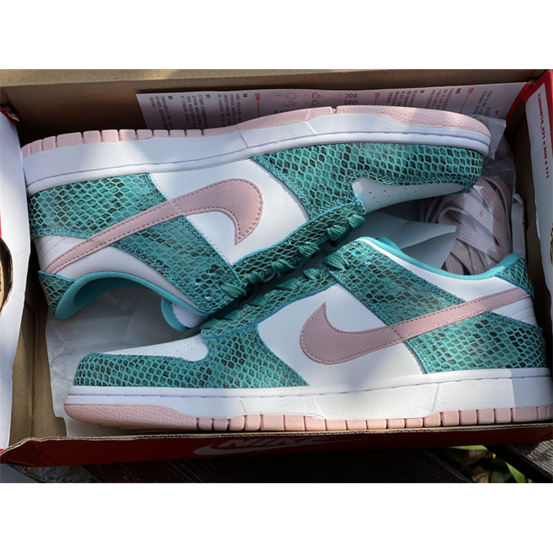 Nike Dunk Low Sneakers Green Snakeskin