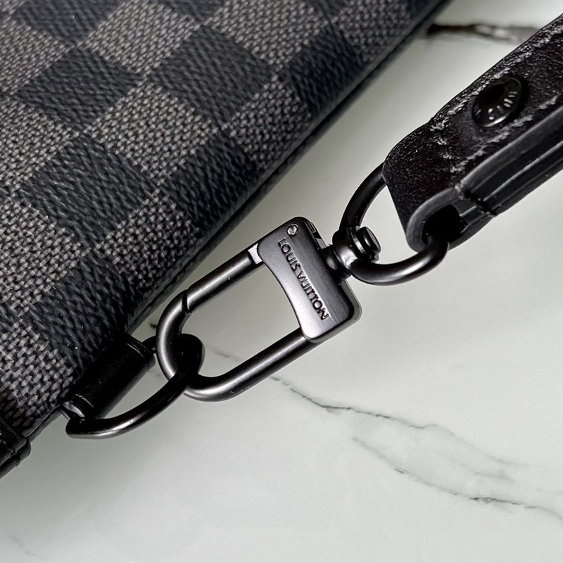 LV Pochette To-Go M81569