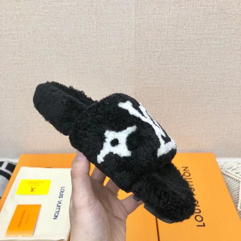 l**is V*t*n magnetic fluffy shearling slippers balck