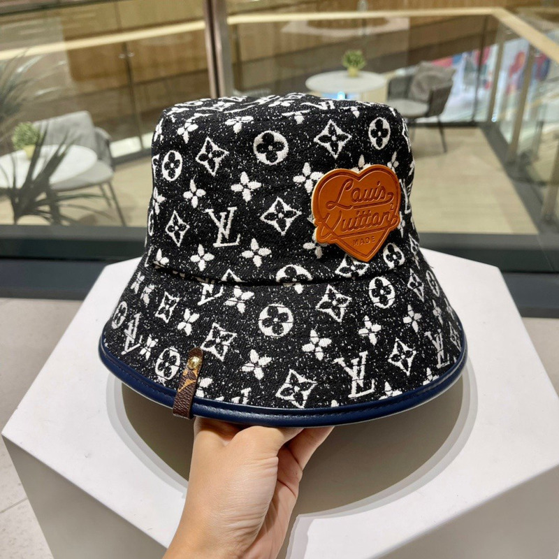 l**is V*t*n black fisherman hat