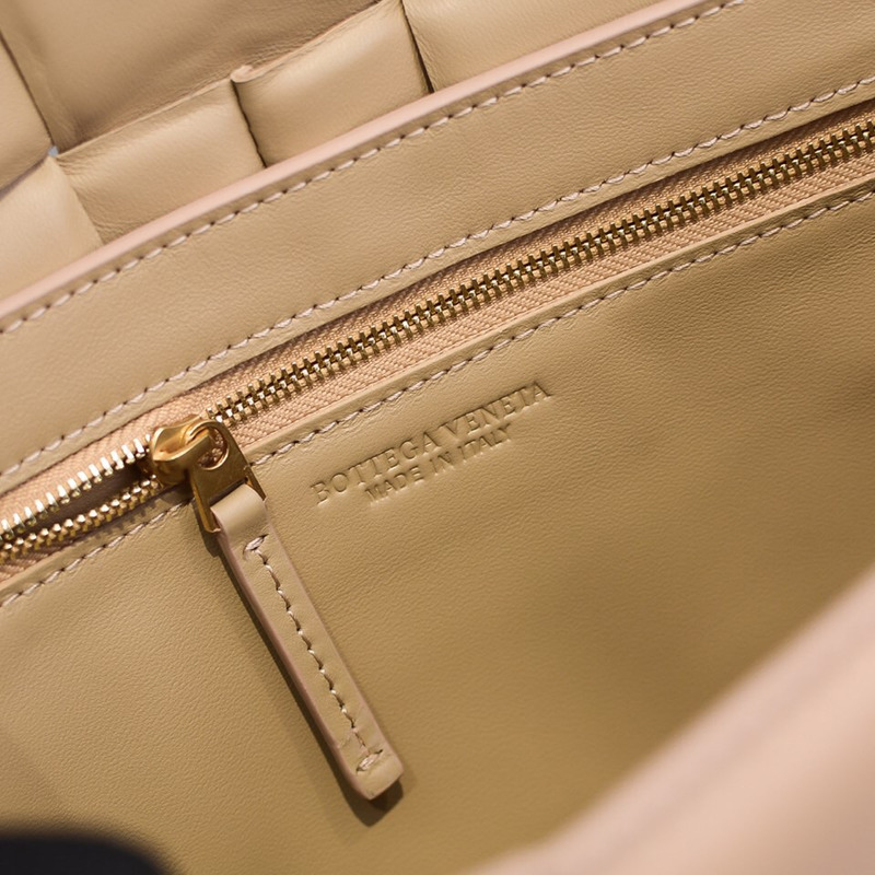 Bo*te*ga ve*ne*ta padded cassette leather shoulder bag beige