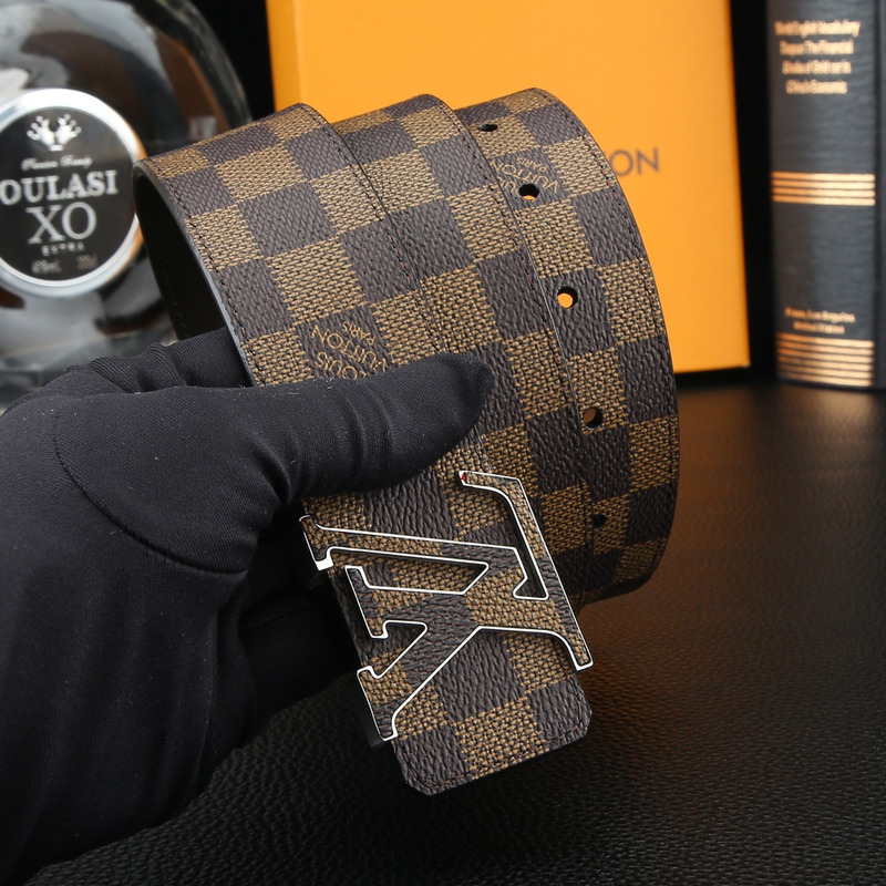 l**is V*t*n reversible brown