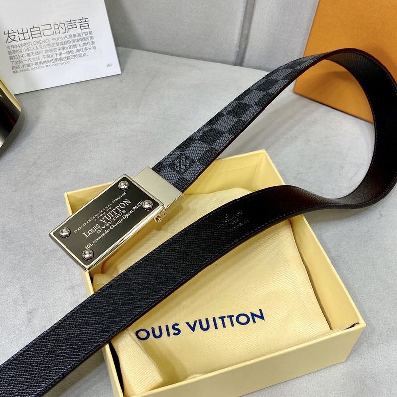 l**is V*t*n belt neo inventeur reversible black logo