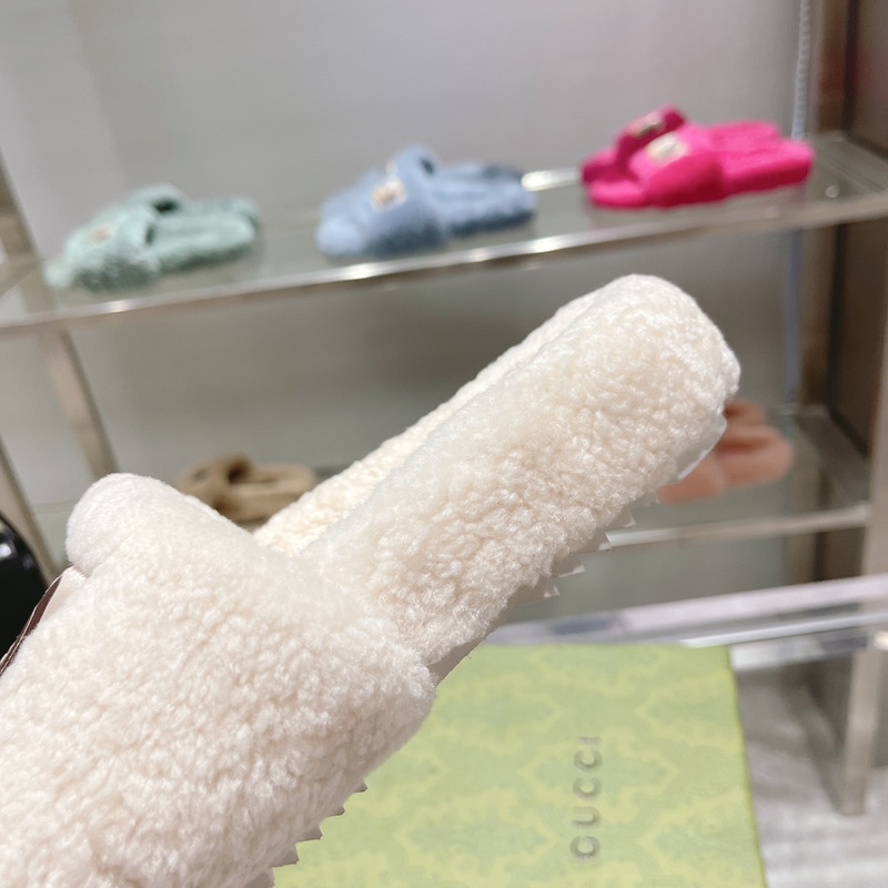g*u*i x the n0*h F**e shearling slides white