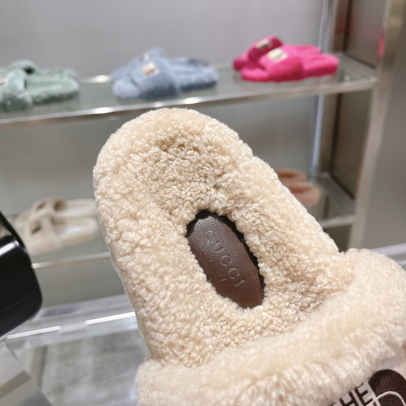 g*u*i x the n0*h F**e shearling slides beige
