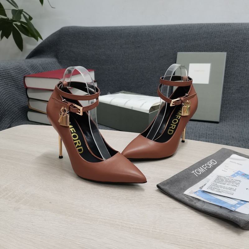 Tom Ford Padlock leather pumps in Brown