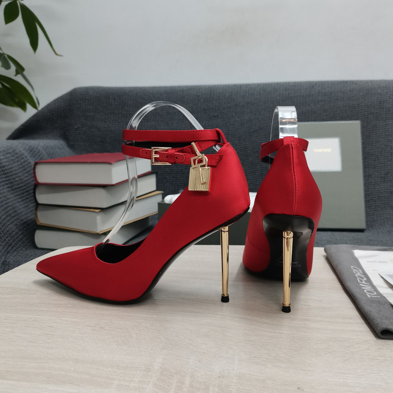 Tom Ford Padlock Leather pumps in Red