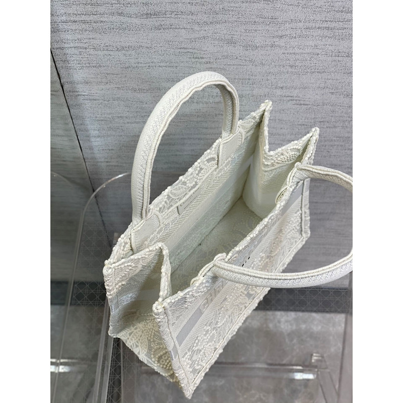 D*or book tote natural macramé-effect embroidery