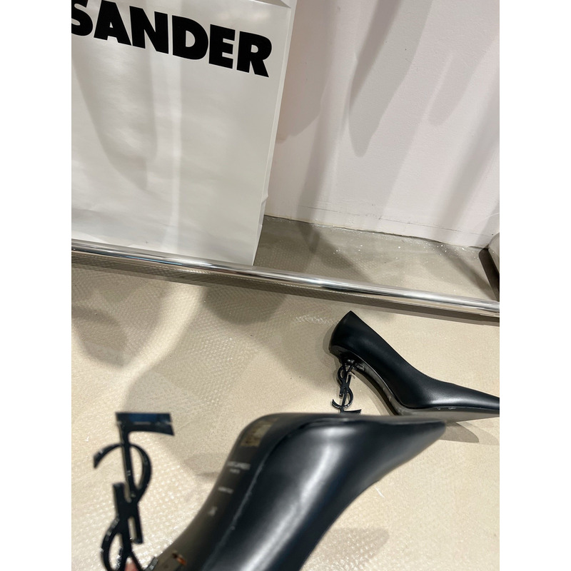 Saint Laurent Opyum Pumps In Patent Leather With Black Heel