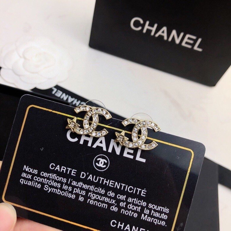 Ch*el 22s Ch*el  star earring