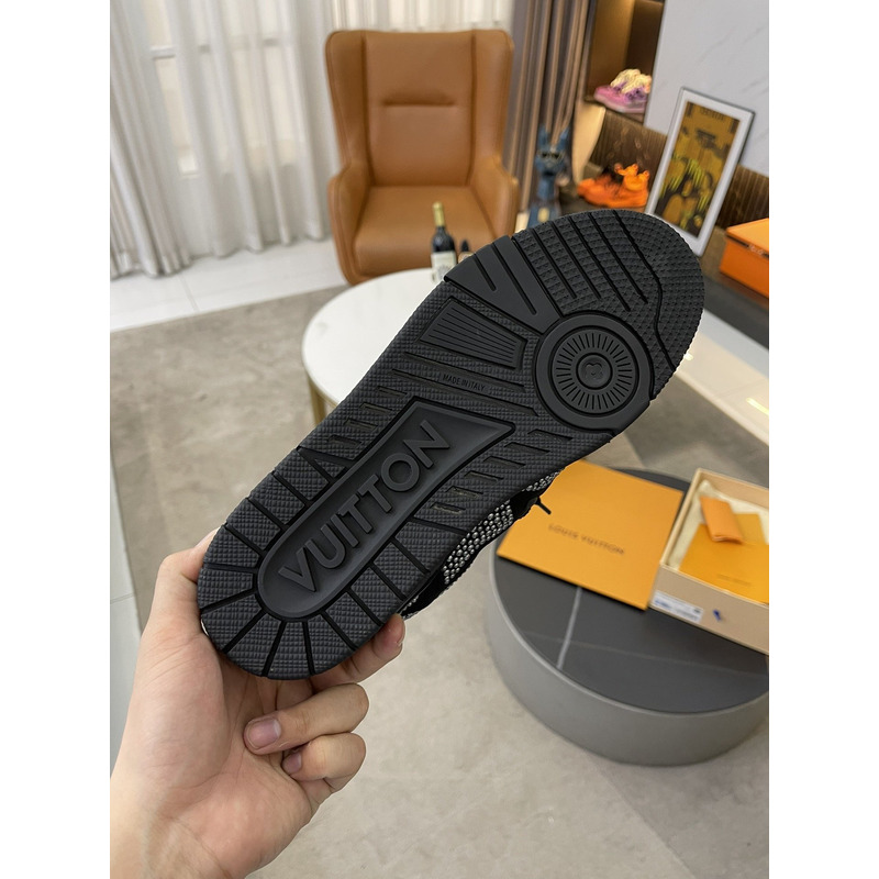 l**is V*t*n skate ss23 black