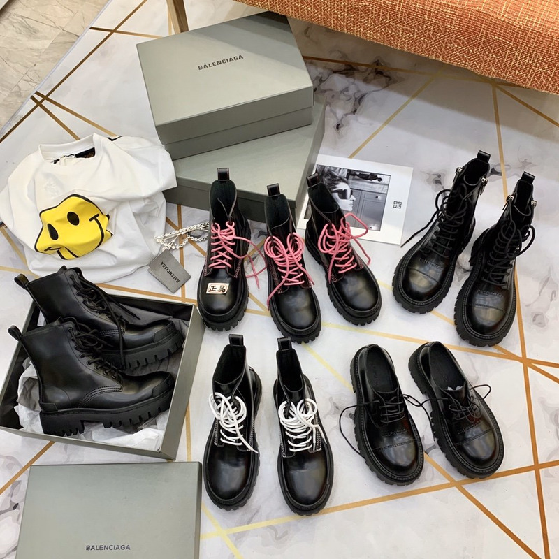 Ba*len*cia*ga wmns strike lace-up martin boots black