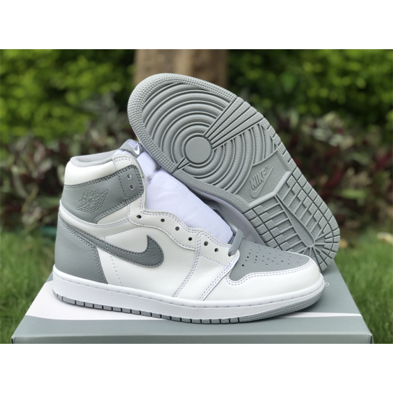 Air Jordan 1 Retro High OG “Stealth”