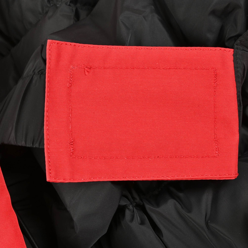 Can*a Go*e expedition parka in red