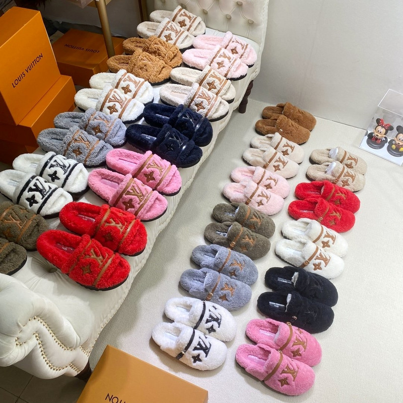 l**is V*t*n paseo flat comfort mule slides