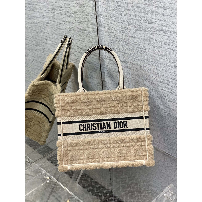 D*or small book tote bag cannage shearling latte