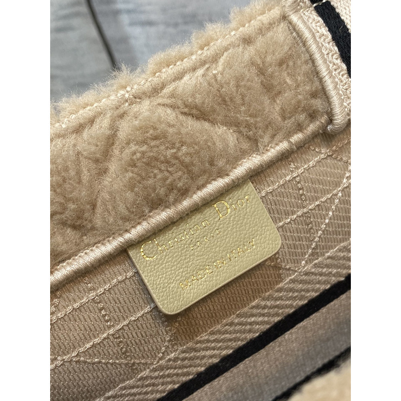 D*or small book tote bag cannage shearling latte