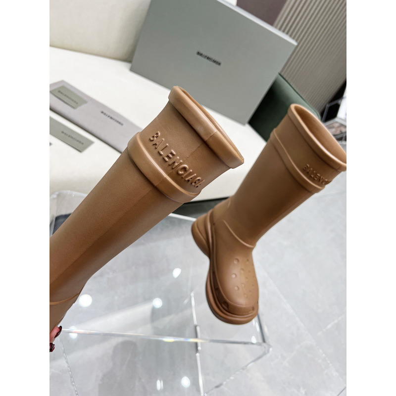 ba*len*cia*ga x Cr*0*s boot beige