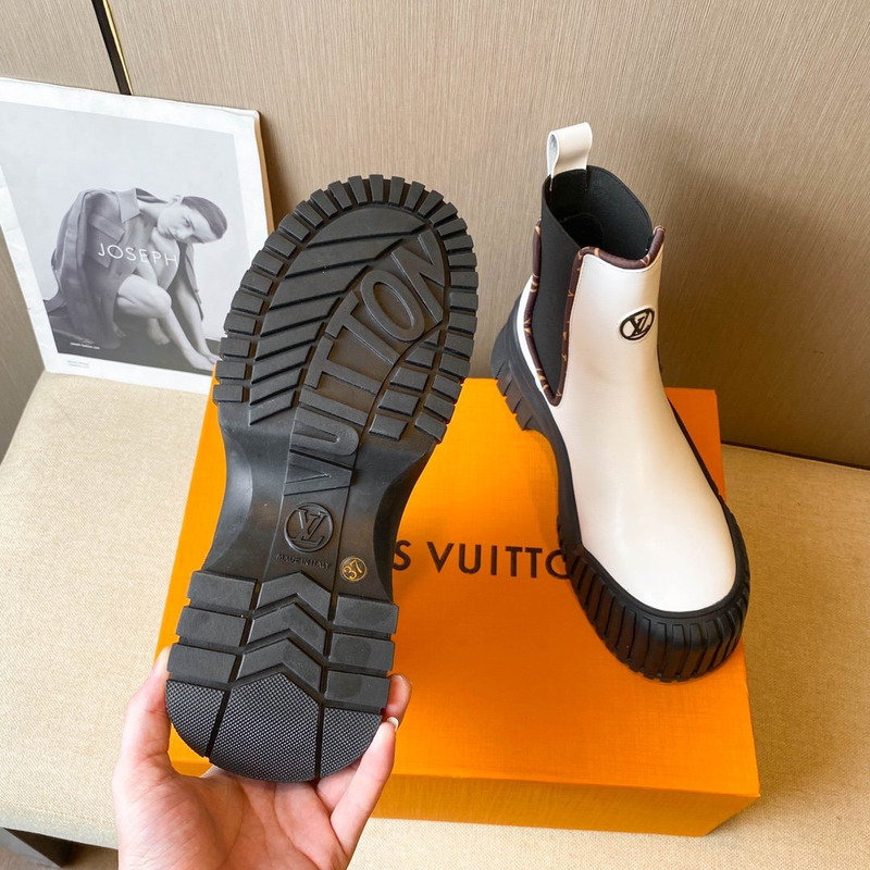 l**is V*t*n ruby ankle boots white