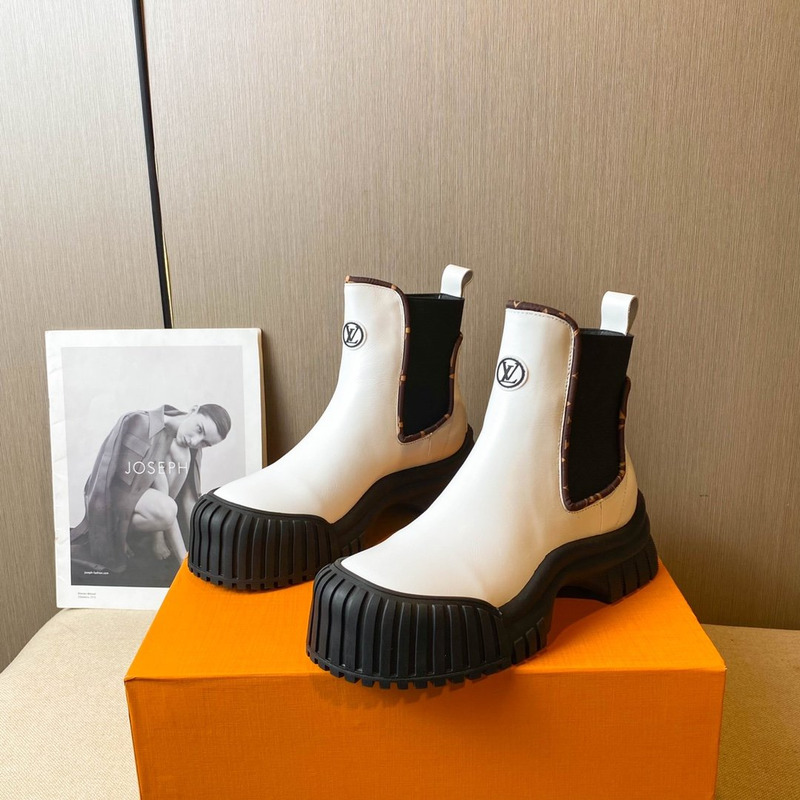 l**is V*t*n ruby ankle boots white