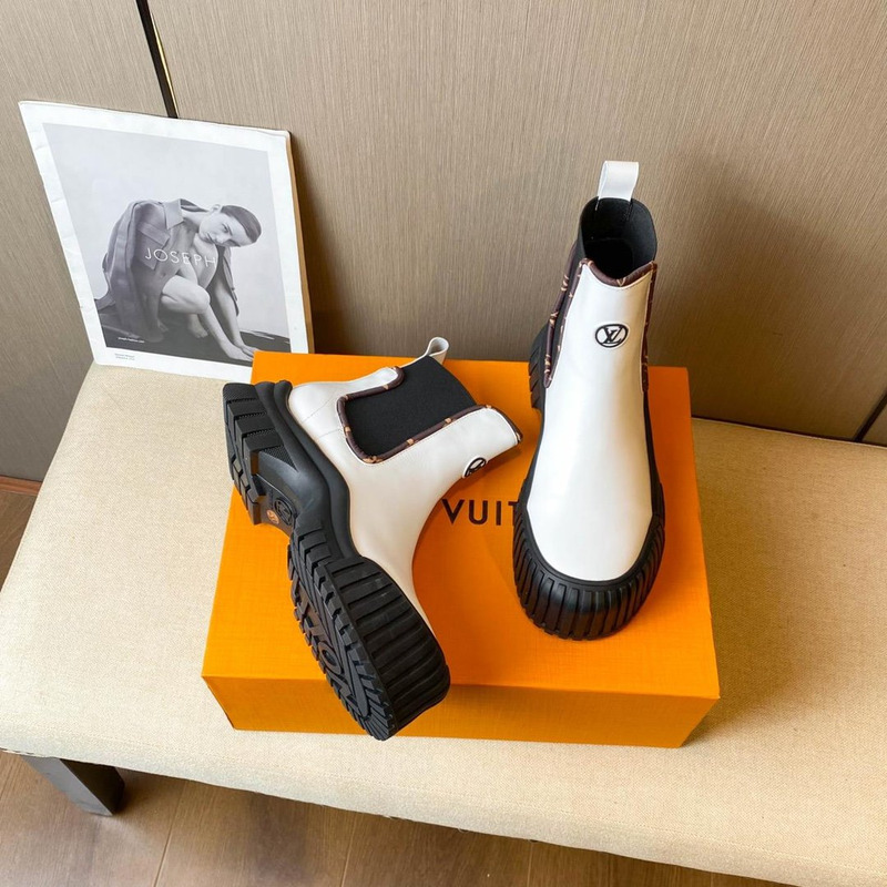 l**is V*t*n ruby ankle boots white