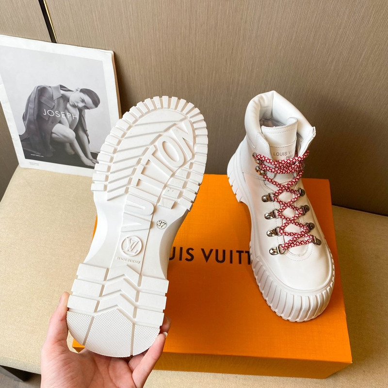 l**is V*t*n ruby flat ranger boots white
