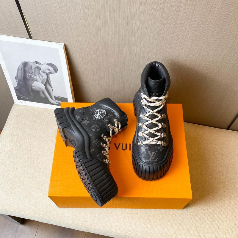 l**is V*t*n ruby monogram boots black
